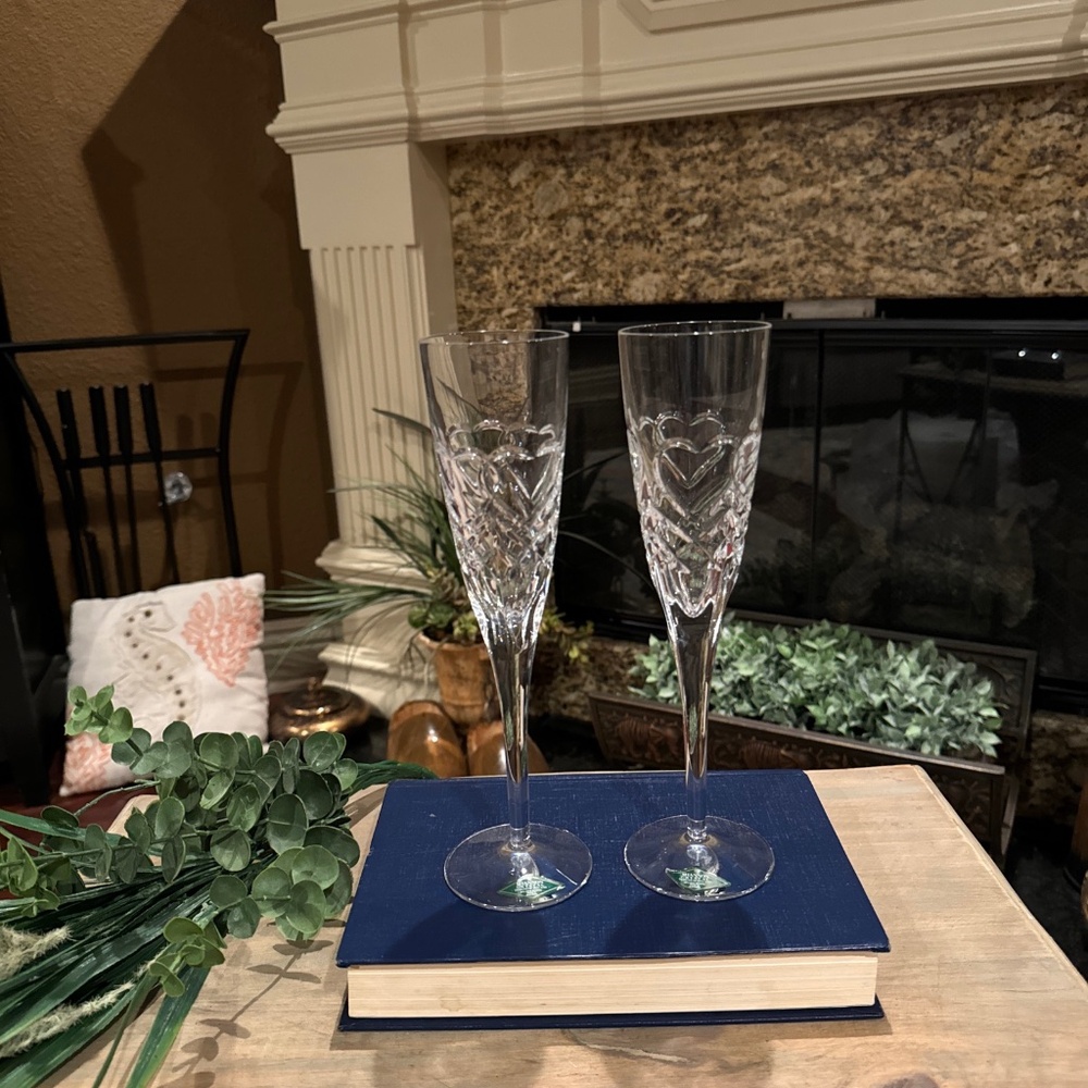 SHANNON INTERTWINED HEART 24% LEAD CRYSTAL CHAMPAGNE FLUTES - SET OF 2, SLOVAKIA